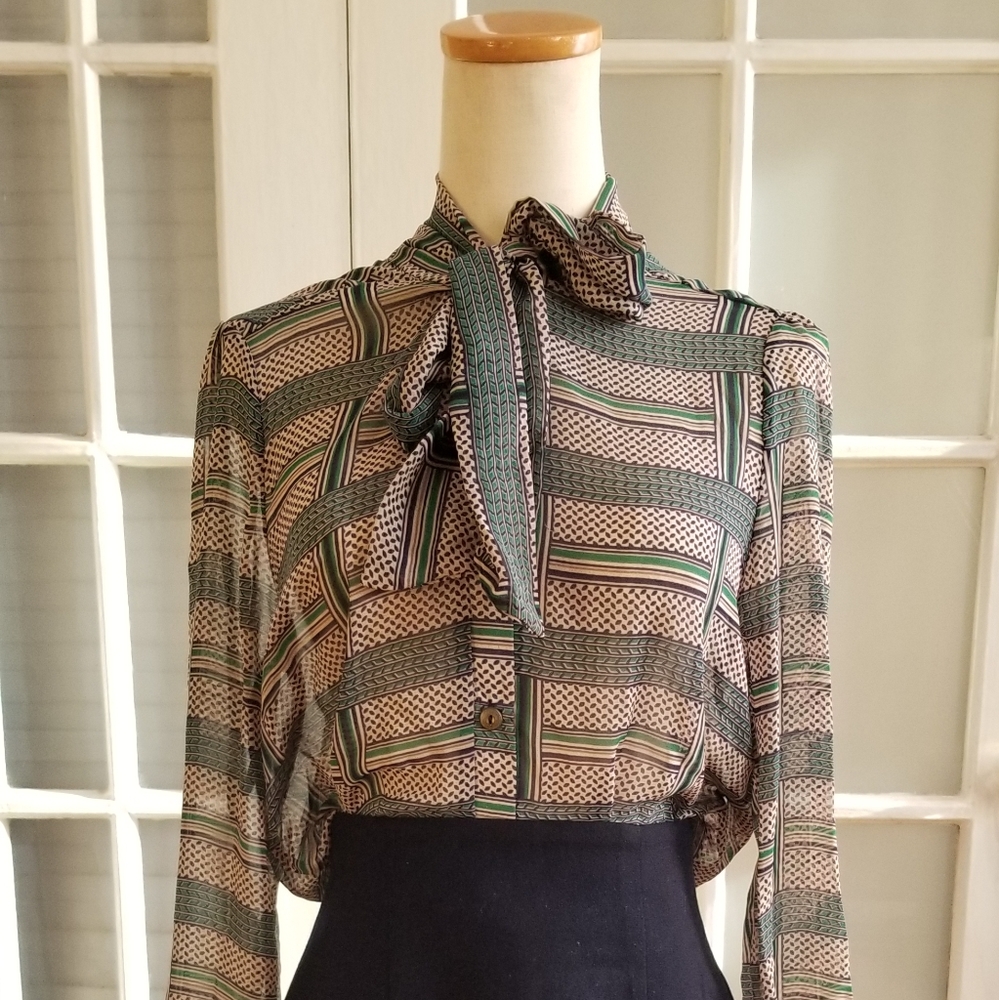 Cute blouse